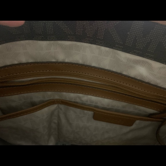 Michael Kors Signature Purse - Picture 5 of 11